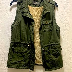 (M) GREEN C’ESTTOI VEST WITH LINING
